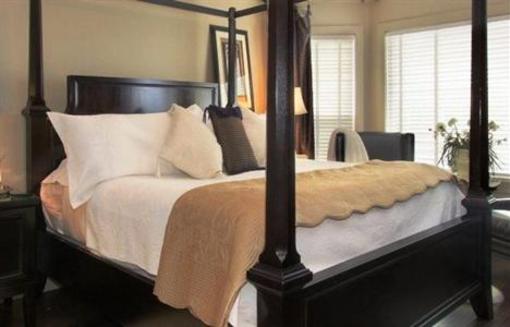 фото отеля Hopeless Romantic Bed & Breakfast