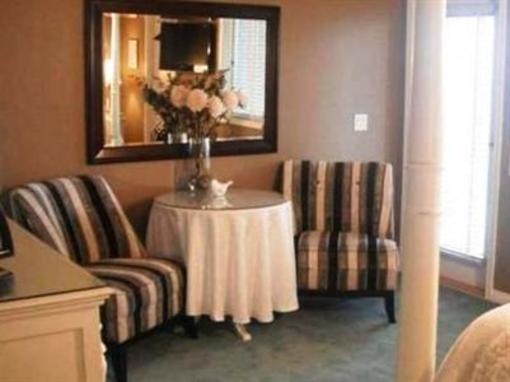 фото отеля Hopeless Romantic Bed & Breakfast