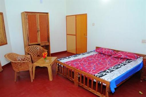 фото отеля Waves Beach Resort