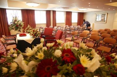фото отеля Ramada Hotel Guildford Leatherhead East Horsley