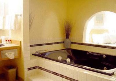 фото отеля Village Inn & Suites Marysville
