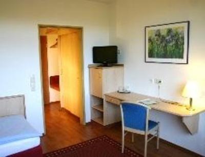 фото отеля Hotel Rosenheim Schwentinental