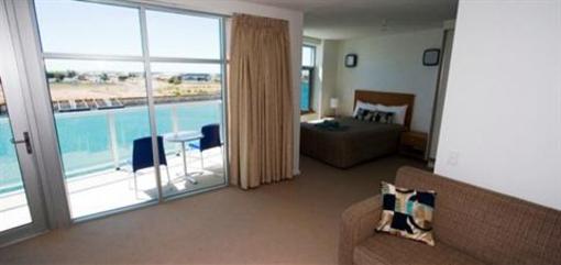 фото отеля Wallaroo Marina Apartments