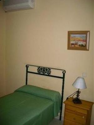 фото отеля Hostal DS Velilla de San Antonio