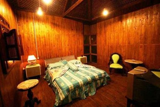 фото отеля The Riverside Javanese Cottages