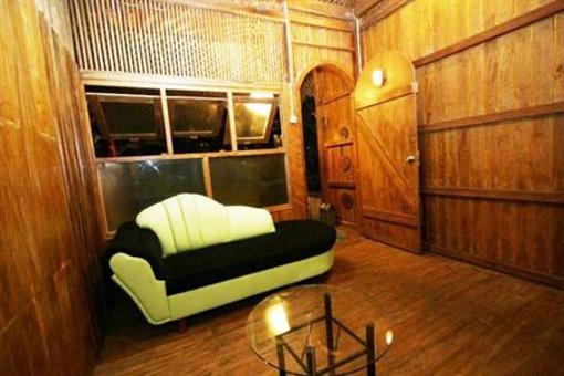 фото отеля The Riverside Javanese Cottages