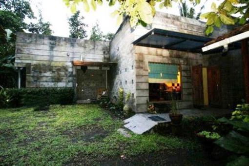 фото отеля The Riverside Javanese Cottages
