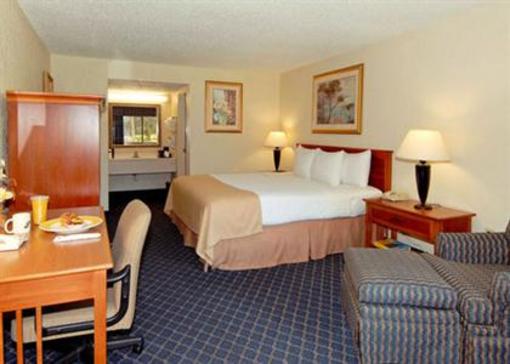 фото отеля Clarion Inn Turnpike
