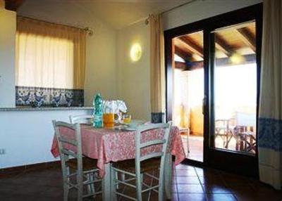 фото отеля Residence Il Borgo Loiri Porto San Paolo