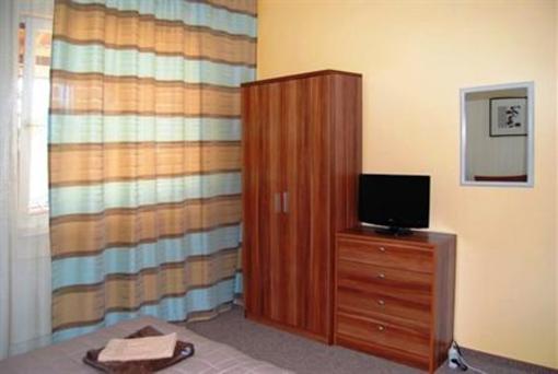 фото отеля Airport Sasszirt Pension