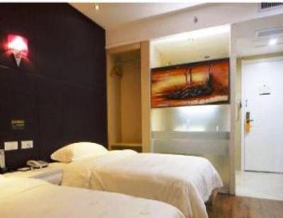 фото отеля Yichang Licheng Shuijing Hotel
