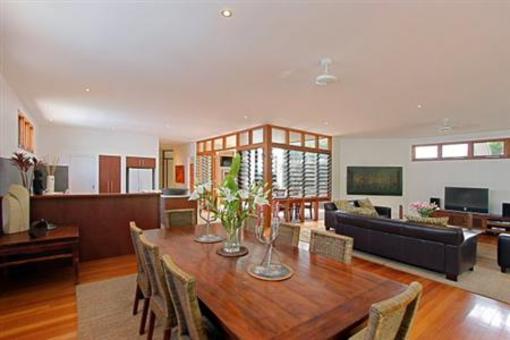 фото отеля Akuna Beach House Byron Bay