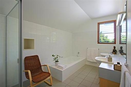 фото отеля Akuna Beach House Byron Bay
