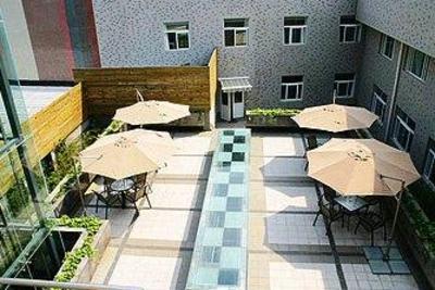фото отеля R'Tin Hotel