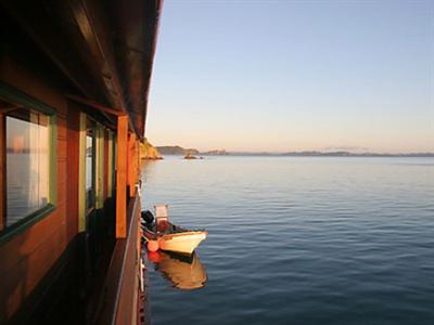 фото отеля Yha Bay of Islands The Rock Overnight Cruise