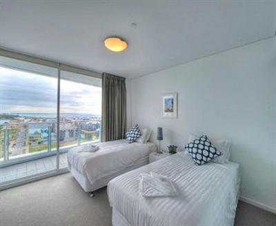фото отеля Waters Edge Luxury at Mandurah - By The Estuary