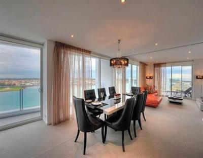 фото отеля Waters Edge Luxury at Mandurah - By The Estuary
