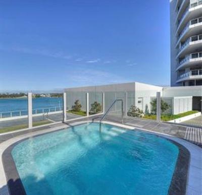 фото отеля Waters Edge Luxury at Mandurah - By The Estuary
