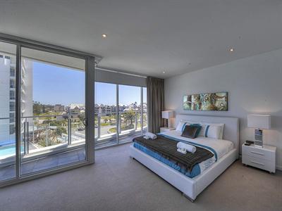 фото отеля Waters Edge Luxury at Mandurah - By The Estuary