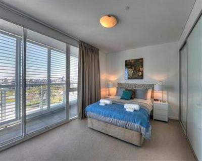 фото отеля Waters Edge Luxury at Mandurah - By The Estuary