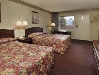 фото отеля Travelodge Newport News