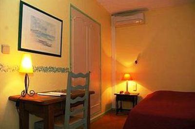 фото отеля Logis Hostellerie le Blason de Provence