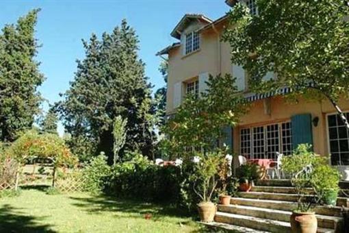 фото отеля Logis Hostellerie le Blason de Provence