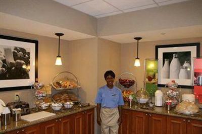 фото отеля Hampton Inn & Suites Williamsburg-Central