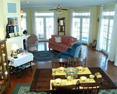 фото отеля Russell Roost Bed and Breakfast