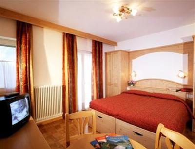 фото отеля Hotel Zurigo Molveno