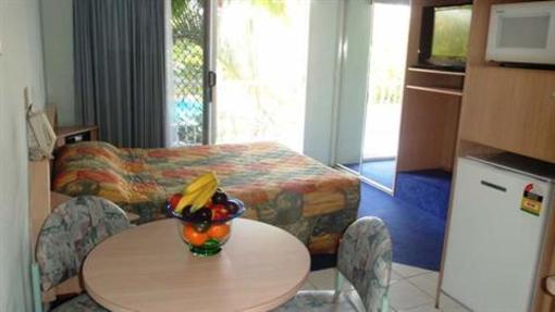 фото отеля Runaway Bay Motor Inn