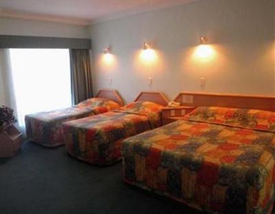 фото отеля Runaway Bay Motor Inn