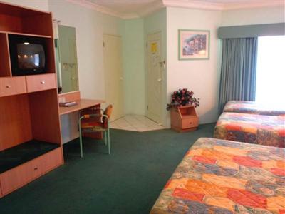 фото отеля Runaway Bay Motor Inn