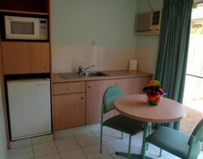 фото отеля Runaway Bay Motor Inn