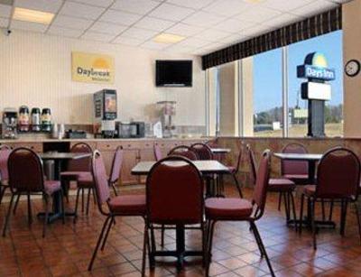 фото отеля Calhoun Days Inn