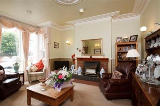 фото отеля Broadfield Hotel