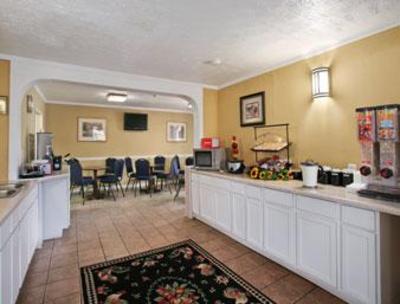 фото отеля Days Inn & Suites Terre Haute