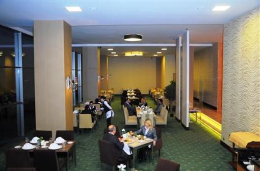 фото отеля North Point Hotel