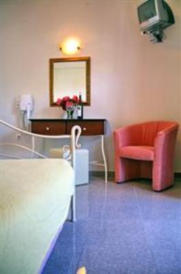 фото отеля Pela Hotel