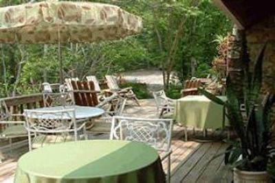 фото отеля Lily Creek Lodge