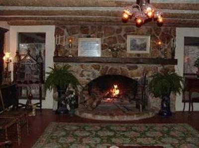 фото отеля Lily Creek Lodge