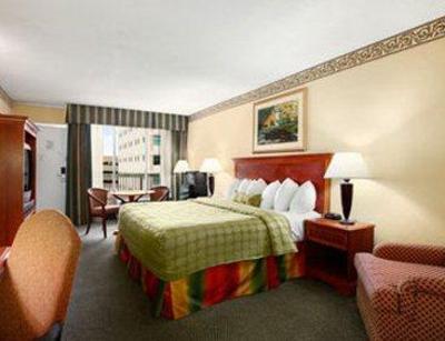 фото отеля Ramada Downtown Hollywood