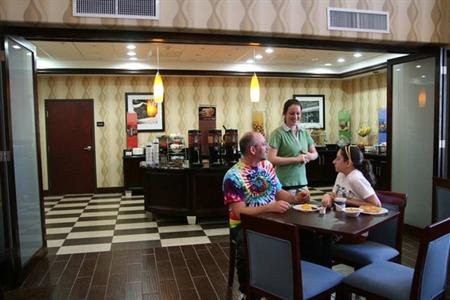 фото отеля Hampton Inn & Suites Brenham