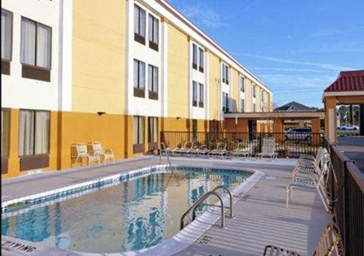 фото отеля Quality Inn Jacksonville North Carolina