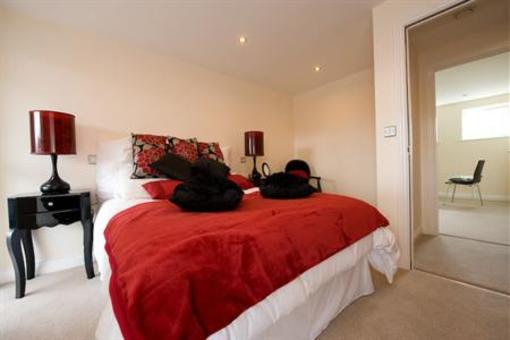 фото отеля Clearly Apartments Fulford Place