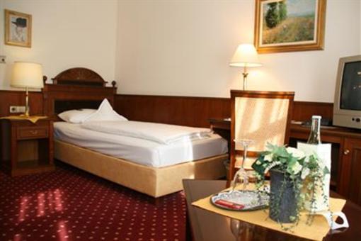 фото отеля Landhotel Zum Hessenpark Neu-Anspach