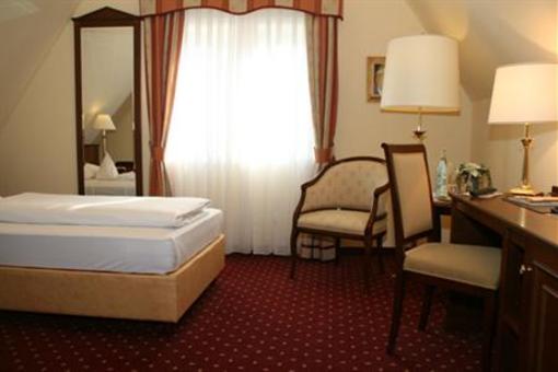 фото отеля Landhotel Zum Hessenpark Neu-Anspach