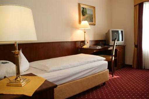 фото отеля Landhotel Zum Hessenpark Neu-Anspach