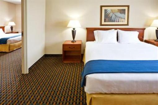 фото отеля Holiday Inn Express Hotel & Suites Dallas Stemmons Fwy I-35 E