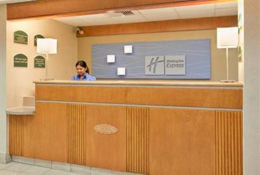 фото отеля Holiday Inn Express Kansas City - Westport Plaza